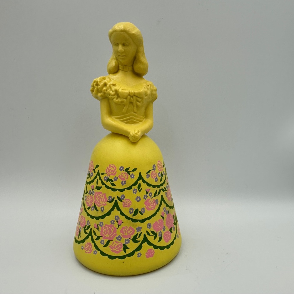 Vintage AVON Southern Belle  Cologne / Perfume 4 oz. yellow bottle - Empty